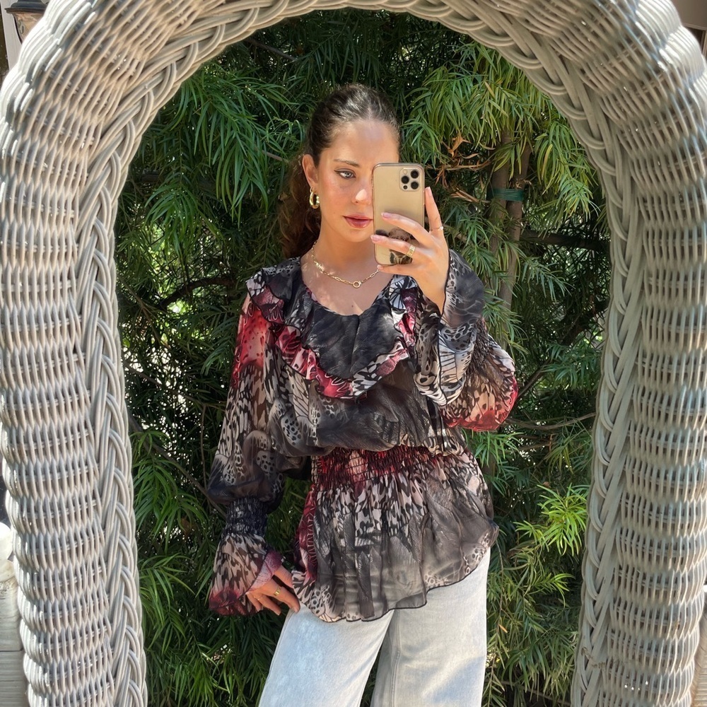Beautiful retro ruffle blouse sz m